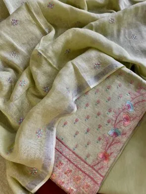 Exquisite Embroidered Suits - Craftsmanship in Every Stitch